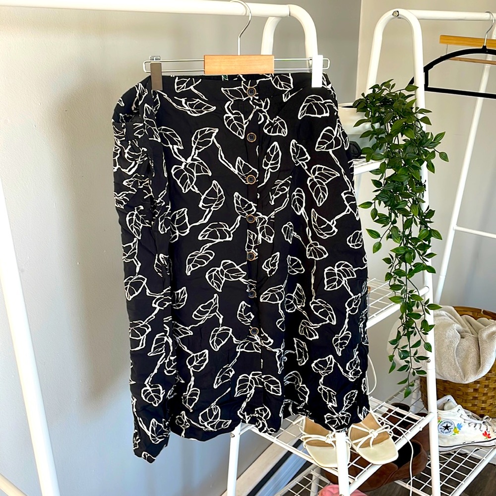 White and Black Leaf Print Skirt